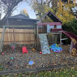 Wood Play Structure (free,first come)