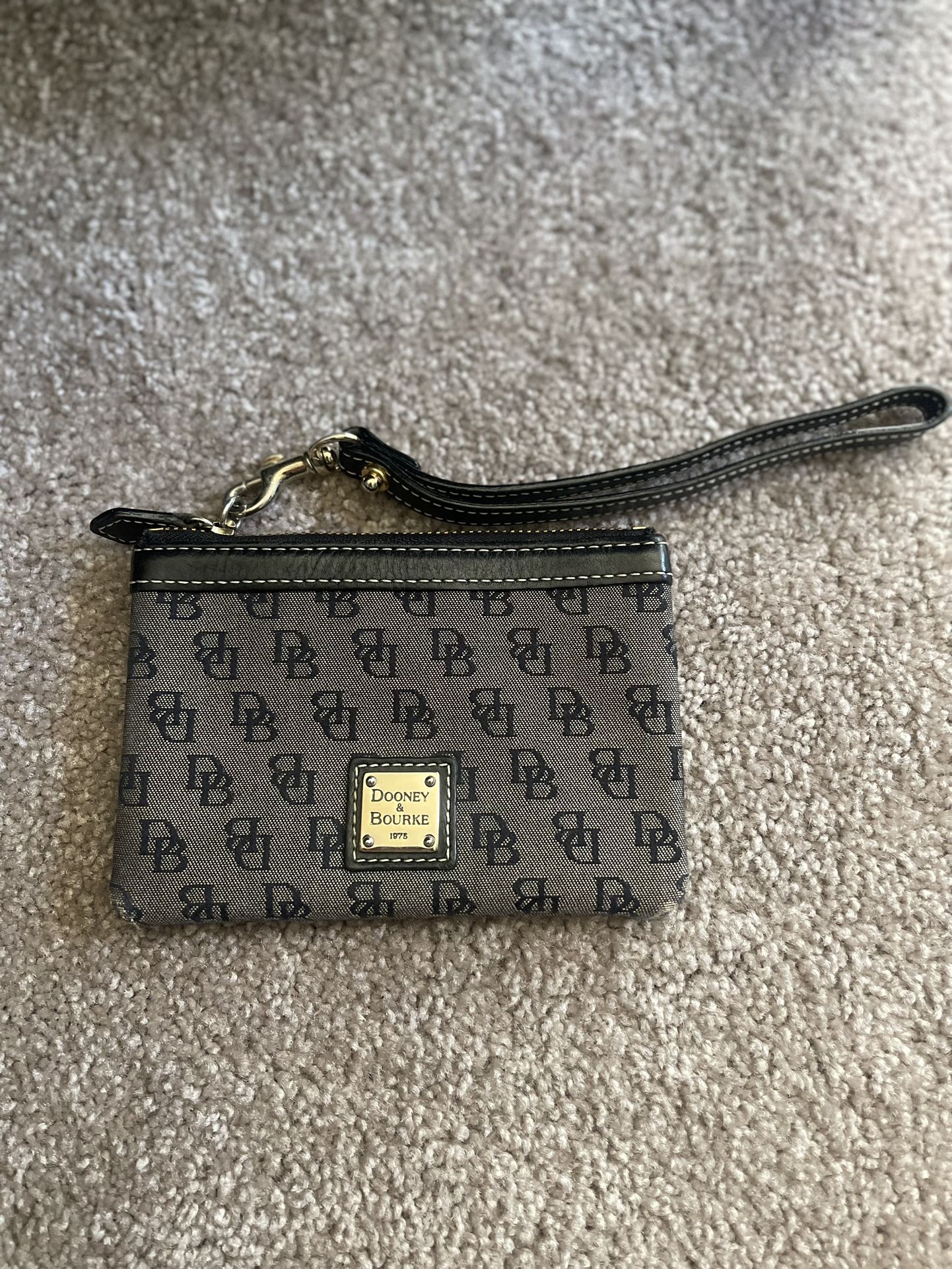 Dooney & Bourke Wristlet Black 