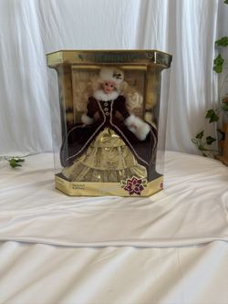 1995 Happy Holidays Barbie Special Edition – Burgundy & Gold Gown