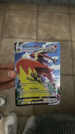 Blaziken VMAX Pokémon Trading Card