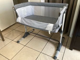 Bassinet by baby joy