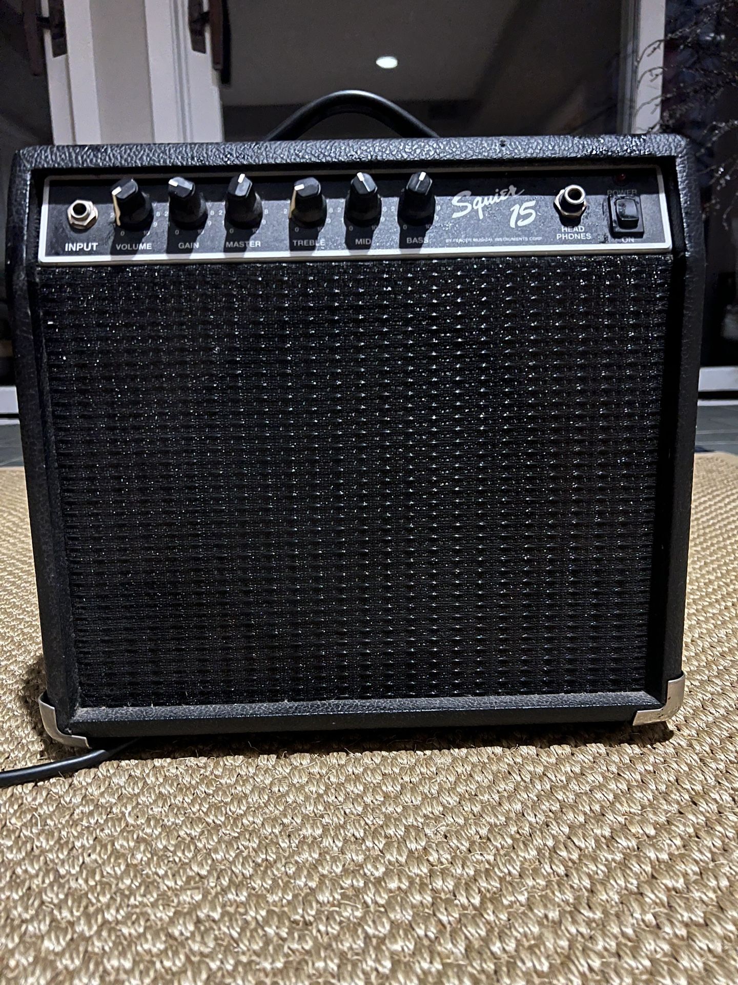 Pick Up Today Squier 15 Guitar AMP