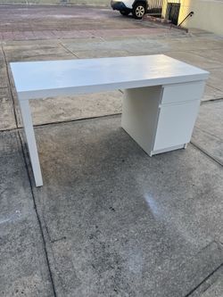 Large white ikea micke desk
