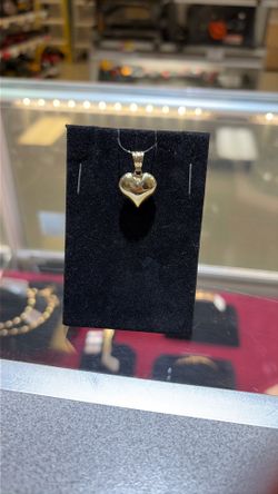 10k Heart Pendant ‼️ASK FOR DIANA‼️