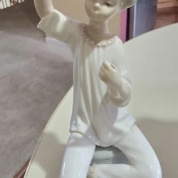 LLADRO GIRL WITH BRUSH
