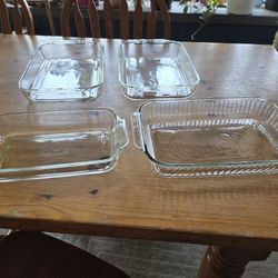 Set Of 4 Pyrex Glass Baking Pans, All 4 For $25