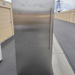 Electrolux freezer works great very clean $350