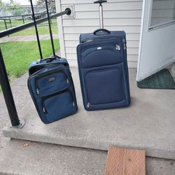 Set Of  TRAVELING  Suitcase