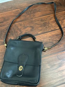 THIS COACH LEATHER STRAP SHOULDER BAG NEED A LTC SEE PICS