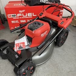 Milwaukee M18 Fuel 21in Self Propelled Mower w/Bag *Tool Only