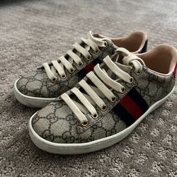 Gucci Women Size 6