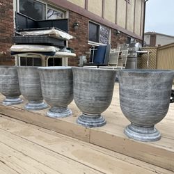 Very  Nice Pots  Plastic For  All 6 