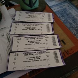 4 Tickets 100$  UW vs ARKANSAS STATE  Section 326 Row 9 Hard Copy Tickets In Kirkland 