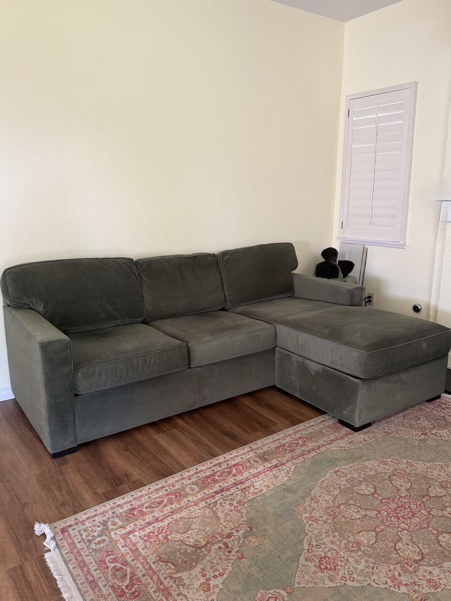 90” Sofa With Reversible Chaise