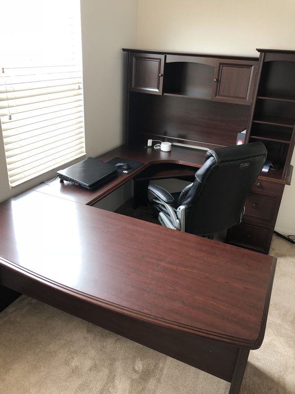Realspace Broadstreet Contoured U Shaped Desk With 92 L