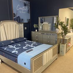 Chevanna Platinum Queen Upholstered Panel Bedroom Sets

〽️5pc Set (Queen Bed+Dresser+Mirror+Nightstand+Chest)