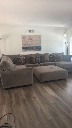 Sofa / Couch Sectional