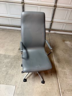 Heavy Duty Grey Gray Leather Office Chair Computer Desk Chair Used - Priced to Sell ASAP - OFFERS WELCOME!