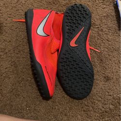 Nike Phantom Size 6Y