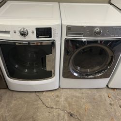 Maytag Washer And Kenmore Eléctric Dryer 