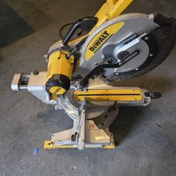 Saw 12in Dewalt