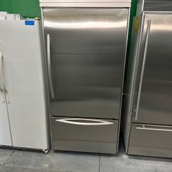 36” in wide 82 height kitchen aid use like new perfect working 