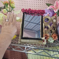 Muy Bonito Espejito Nuevo Chico De Taman̈o Florec8tas Tintas 