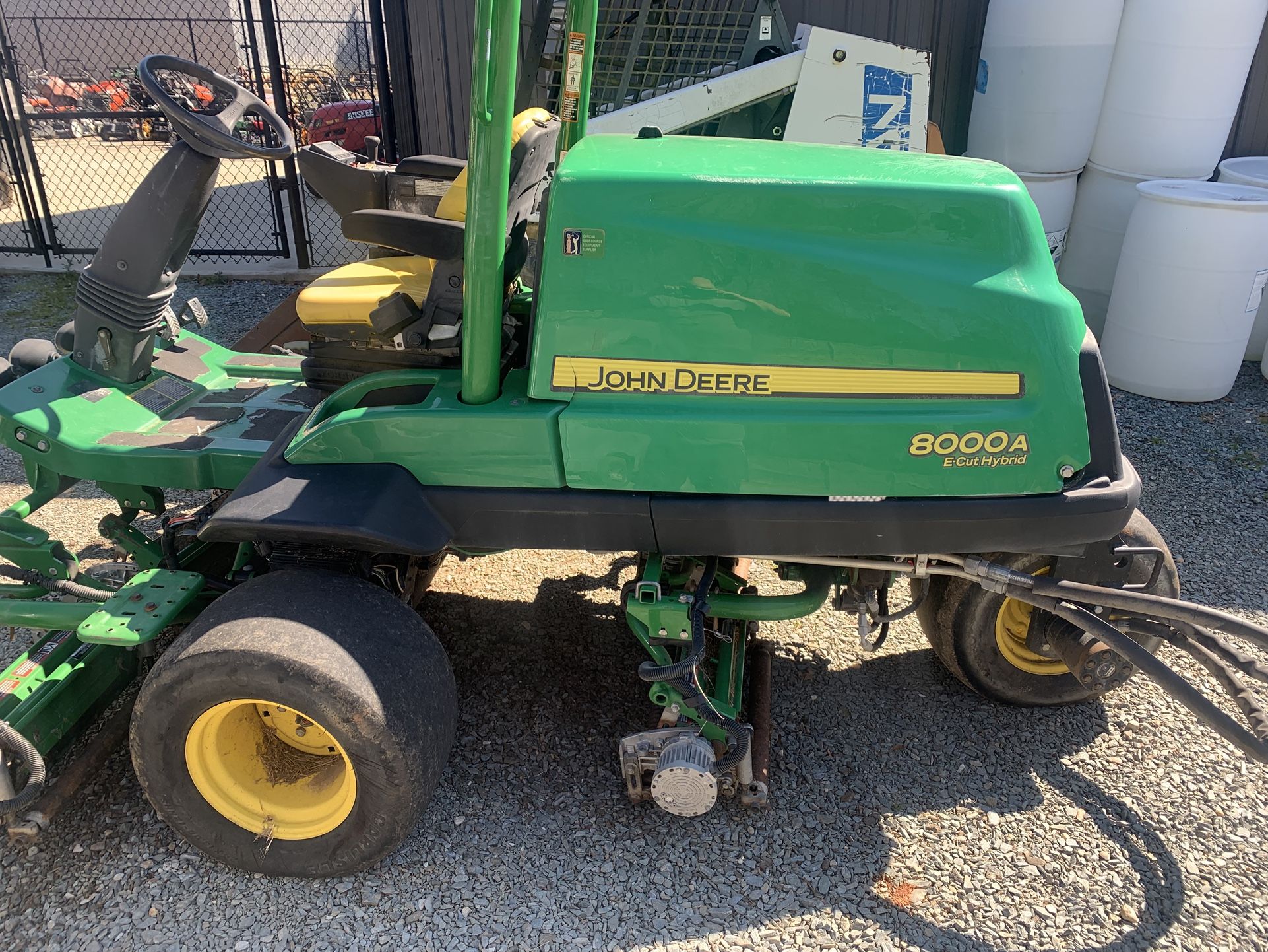 Golf Course Mower John Deer 8000A Hybrid E Cut