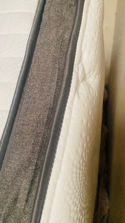 Complete queen bed $175.00 Cama De Reina Completa $175.00