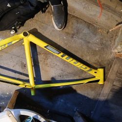 Giant 27.5 Frame Only