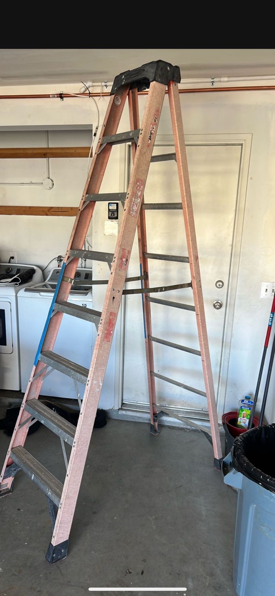 8ft Fiberglass Ladder