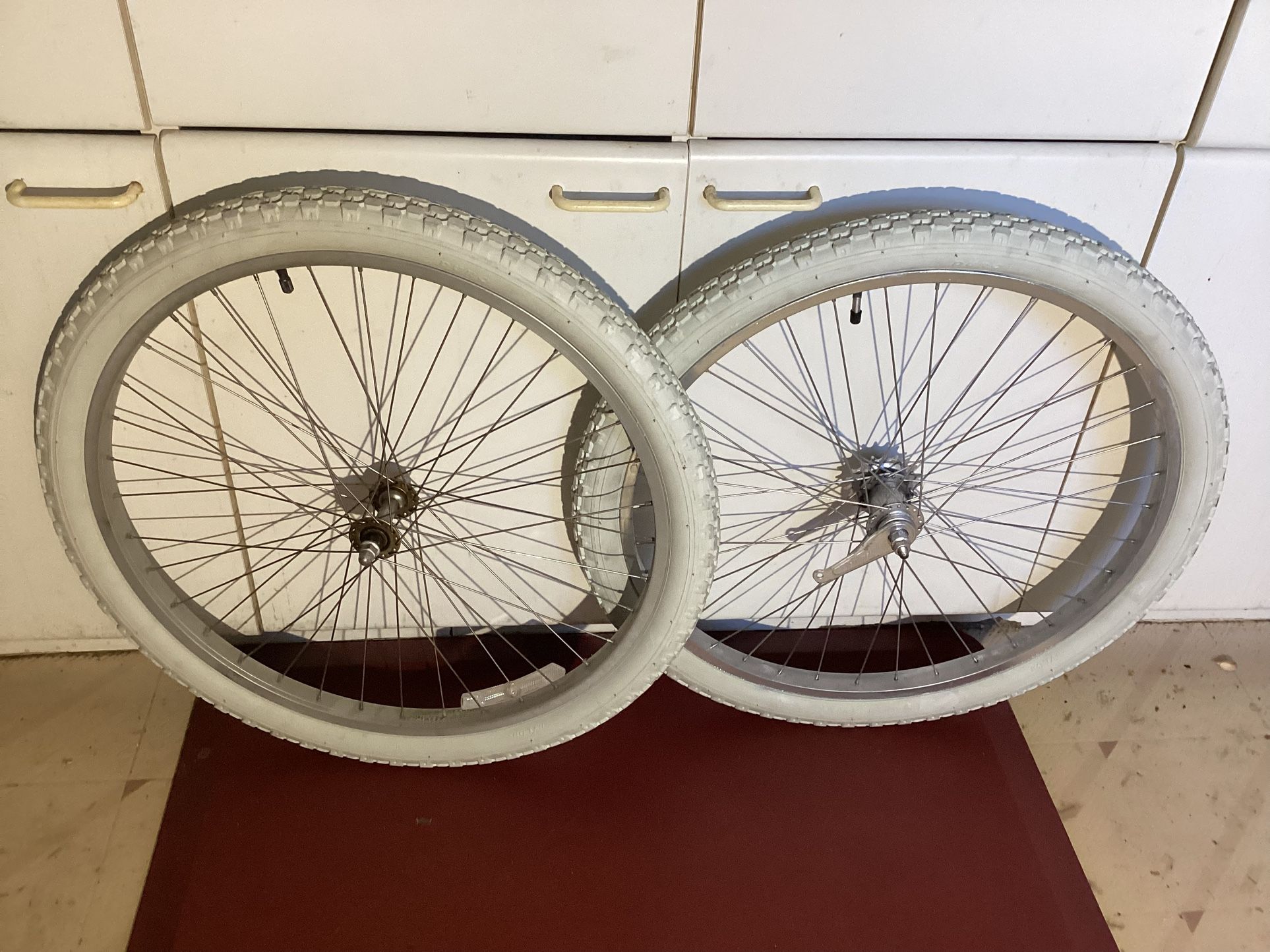26” Beach Cruiser Bike Wheels Excellent Condition The Rims Is Usted The Tires Is News $75 Firm