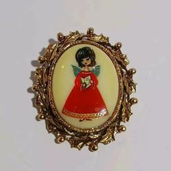 Vintage Oval Goldtone Hollyleaf Red Dress Brunette Choir Angel Girl Brooch Pin 