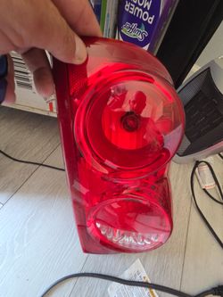 2005 dodge dakota rear tail light. Brand new (rightside)