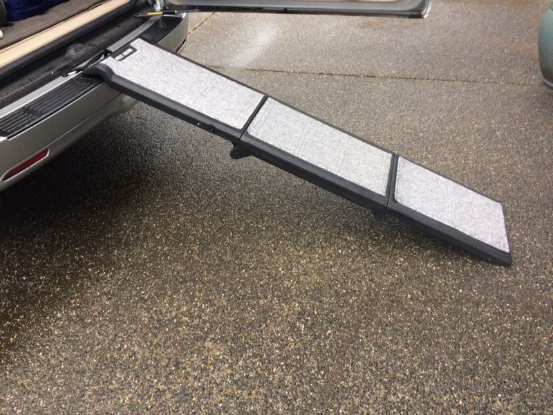 Pet Ramp: Carpeted Tri-fold -never used!