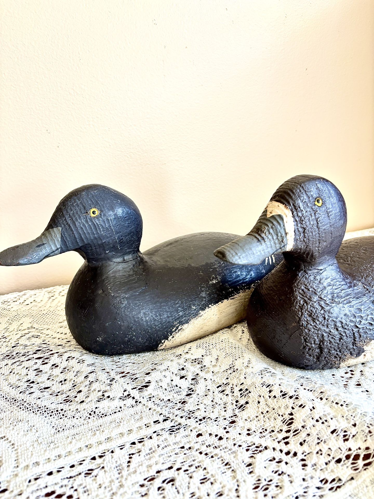 Vintage Hand-Carved Wooden Duck Decoys β Rustic Cabin & Lake House Decor