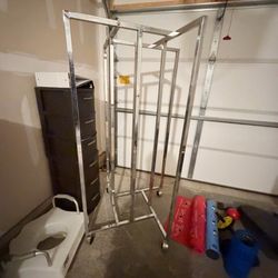 Clothing rack - Free