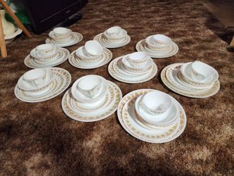 10 7-piece place settings (70 pieces) Vintage Corelle Gold Butterfly Dishes.