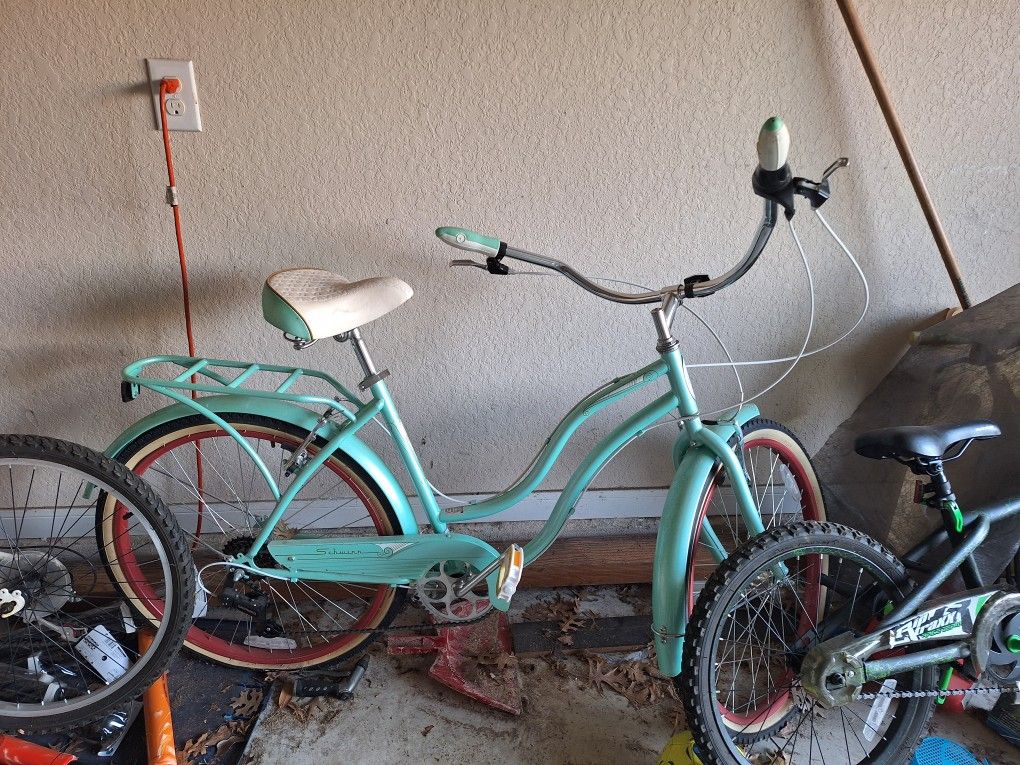 Schwinn Perla Bicycle