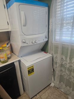 GE Stacked Washer Dryer Combo Unit