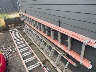 32’ Fiberglass Extension Ladder