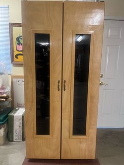 Wine refrigerator