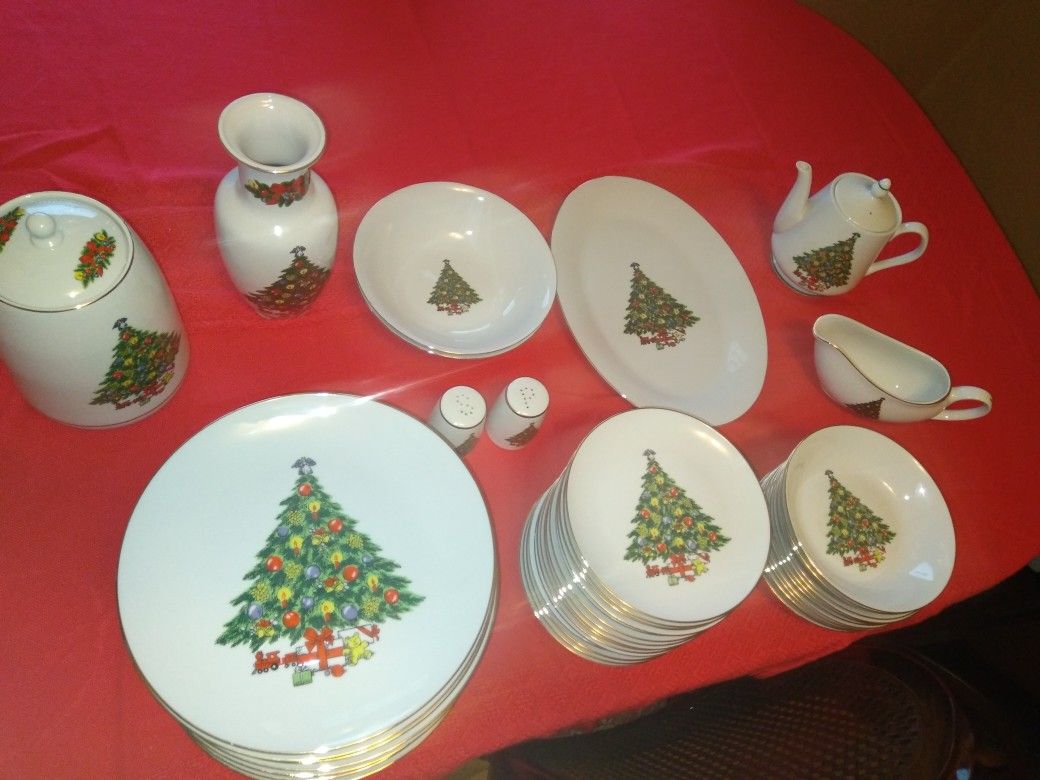 Christmas Dinnerware 