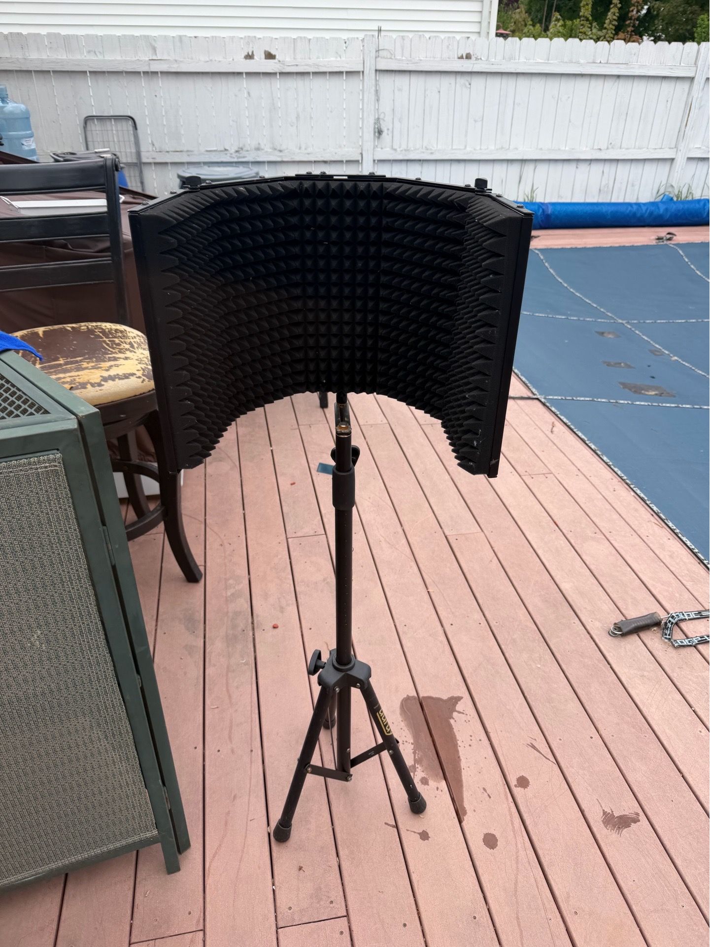 Mic stand w/ Isolation Shield/Windshield