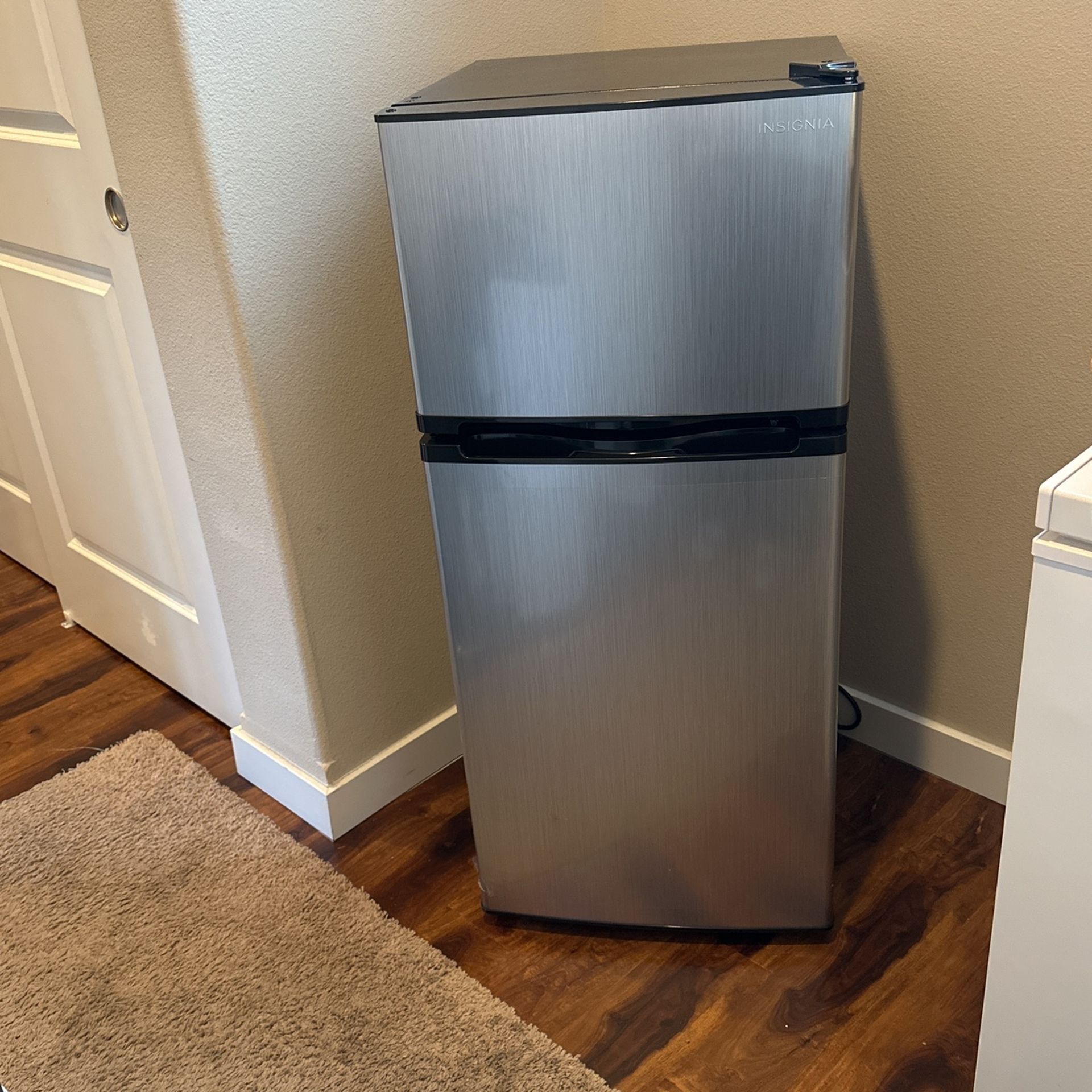 Insignia Refrigerator