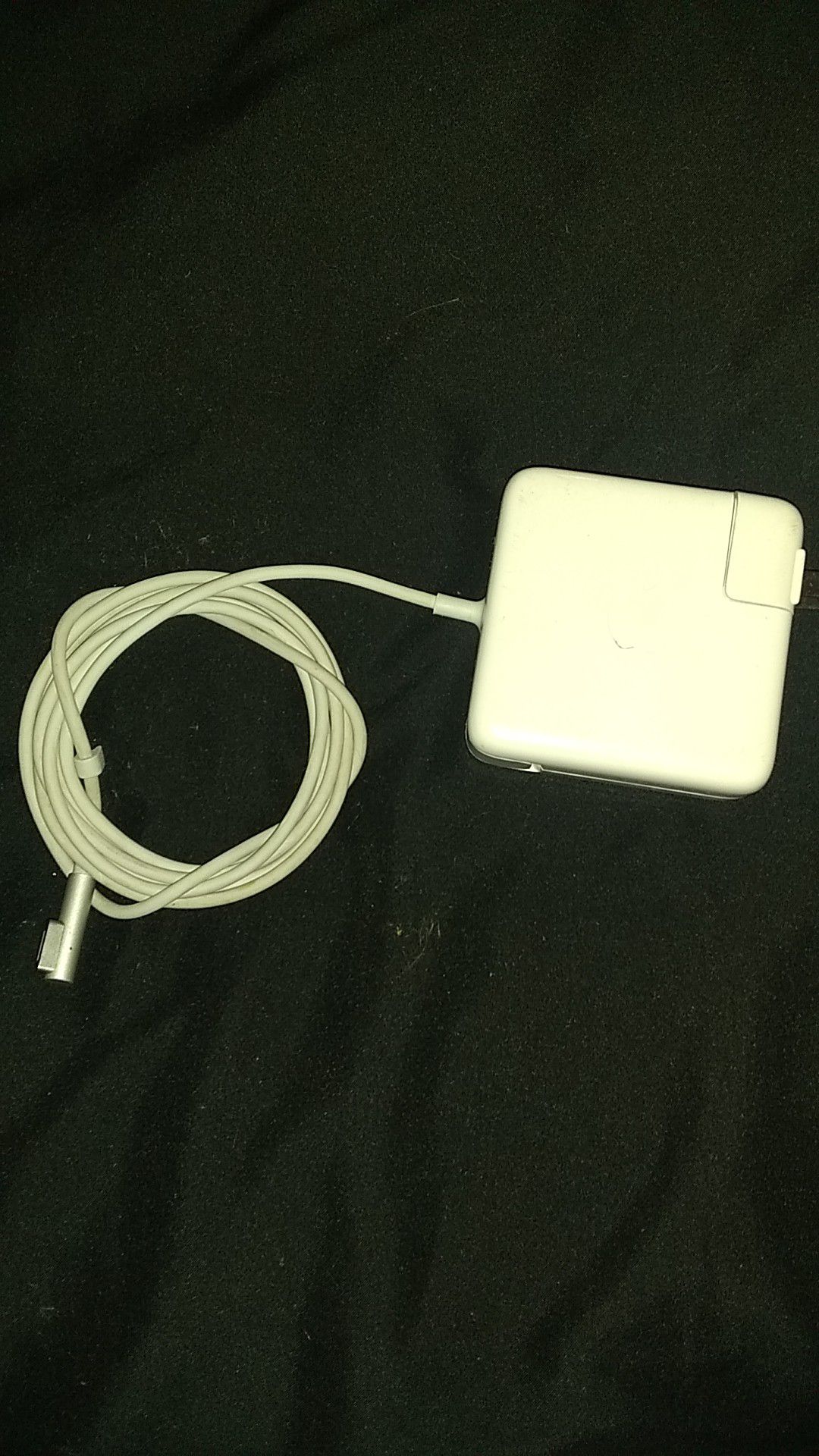 Macbook charger 100% works see photos