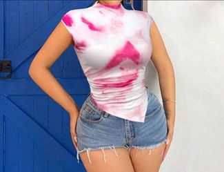 Sleeveless Cropped Women's Top
size medium