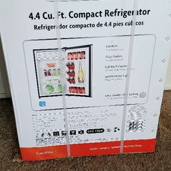 Mini 4.4 Cu. Ft Fridge 