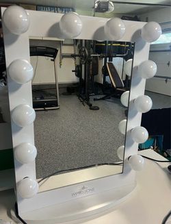 Hollywood style vanity mirror