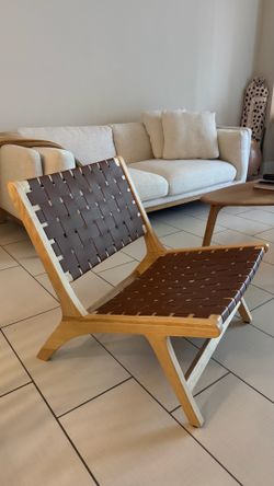 Set of 2 Solid Wood Lounge Chairs – Leather/Woven Seats